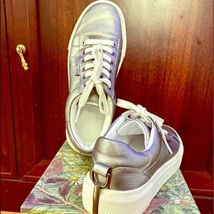 Kendall + Kyllie Platform Sneakers(Plz read)